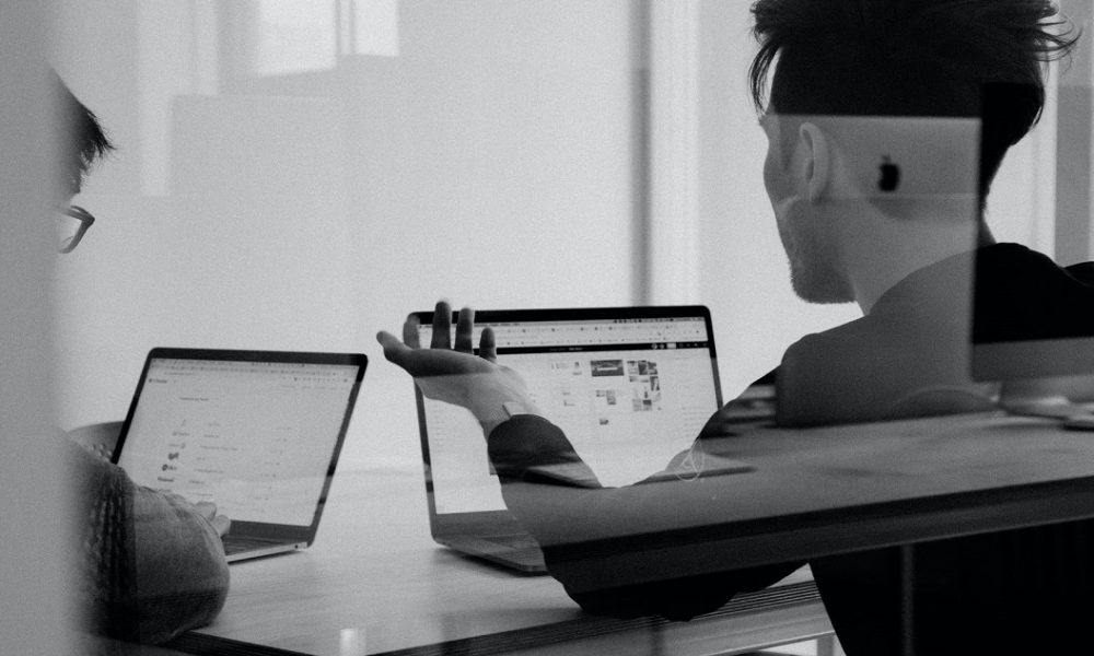 Charles Deluvio_ Unsplash