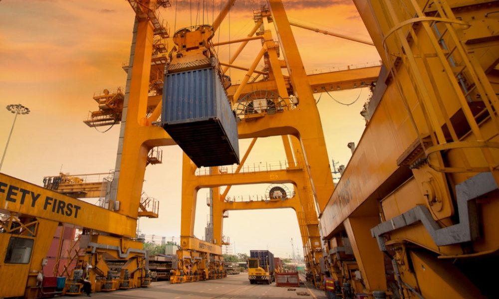 operacao-de-conteiner-em-serie-portuaria
